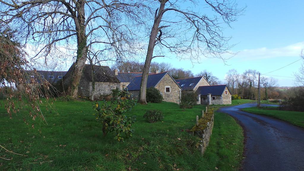 Manoir De Kercadic Bed & Breakfast Squiffiec Exterior photo